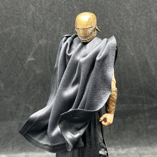 The Stranger / Qimir Poncho