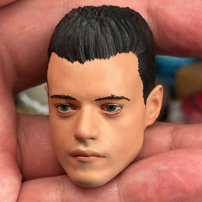 Elliot Anderson - Rami Malek